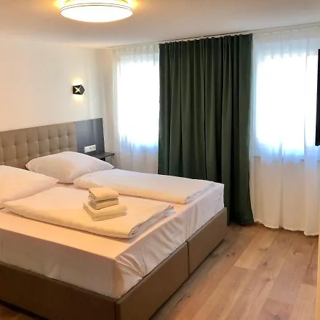 City Apartments, Outlet 100 Meter Metzingen  Buitenkant foto