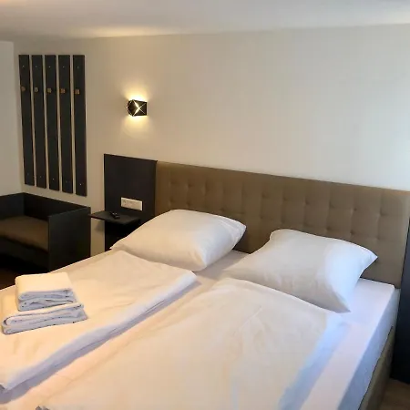 City Apartments, Outlet 100 Meter Metzingen  Buitenkant foto